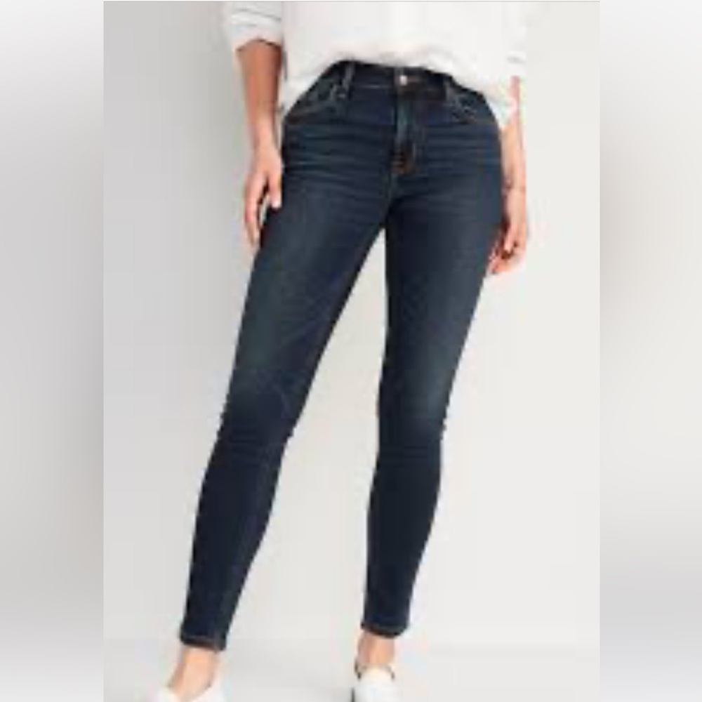 NWT Women’s Old Navy Rockstar Super Skinny Jeans- size 10